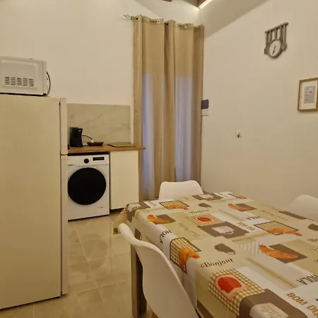 Porta Garibaldi Apartment *